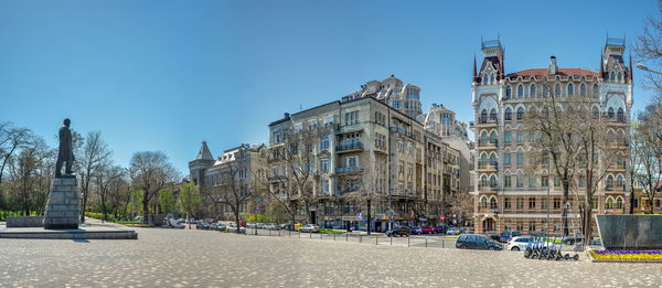 Odessa, ukraine 18.04.2023. marazlievskaya street in odessa, ukraine, on a sunny spring day