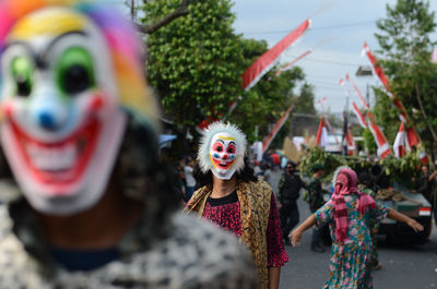 Residents take part in the 77th independence carnival in malang by wearing masks and unique clothes