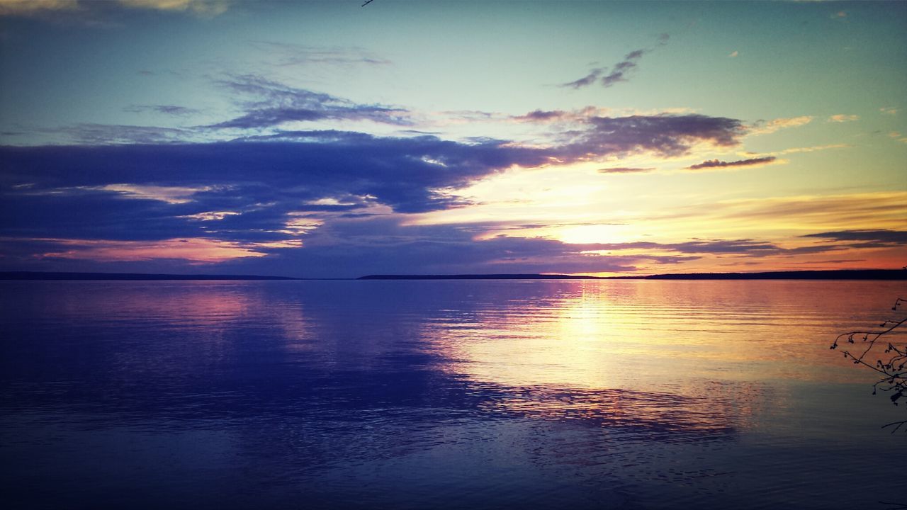 sunset, water, tranquil scene, scenics, sky, tranquility, beauty in nature, sea, horizon over water, reflection, cloud - sky, idyllic, waterfront, sun, nature, orange color, cloud, silhouette, outdoors, rippled