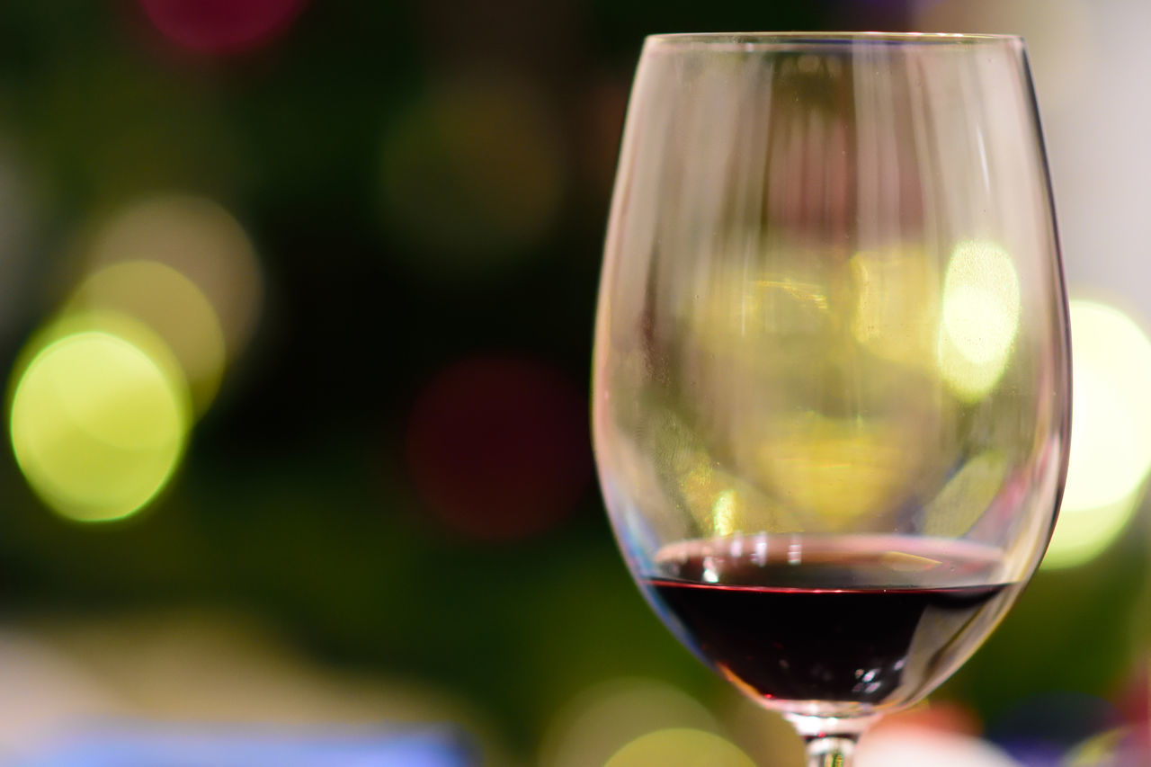 CLOSE-UP OF WINEGLASS IN GLASS