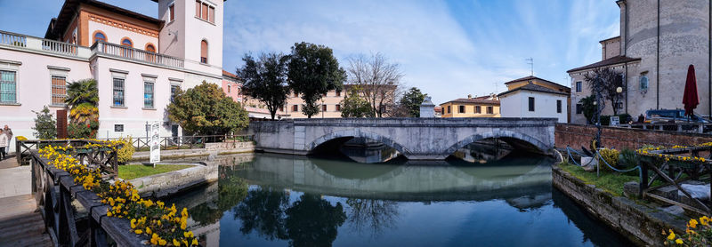 Panoramic view of bridge over river in historical city