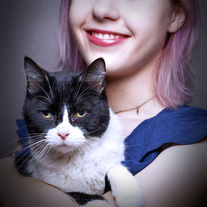 Portrait of young woman with cat