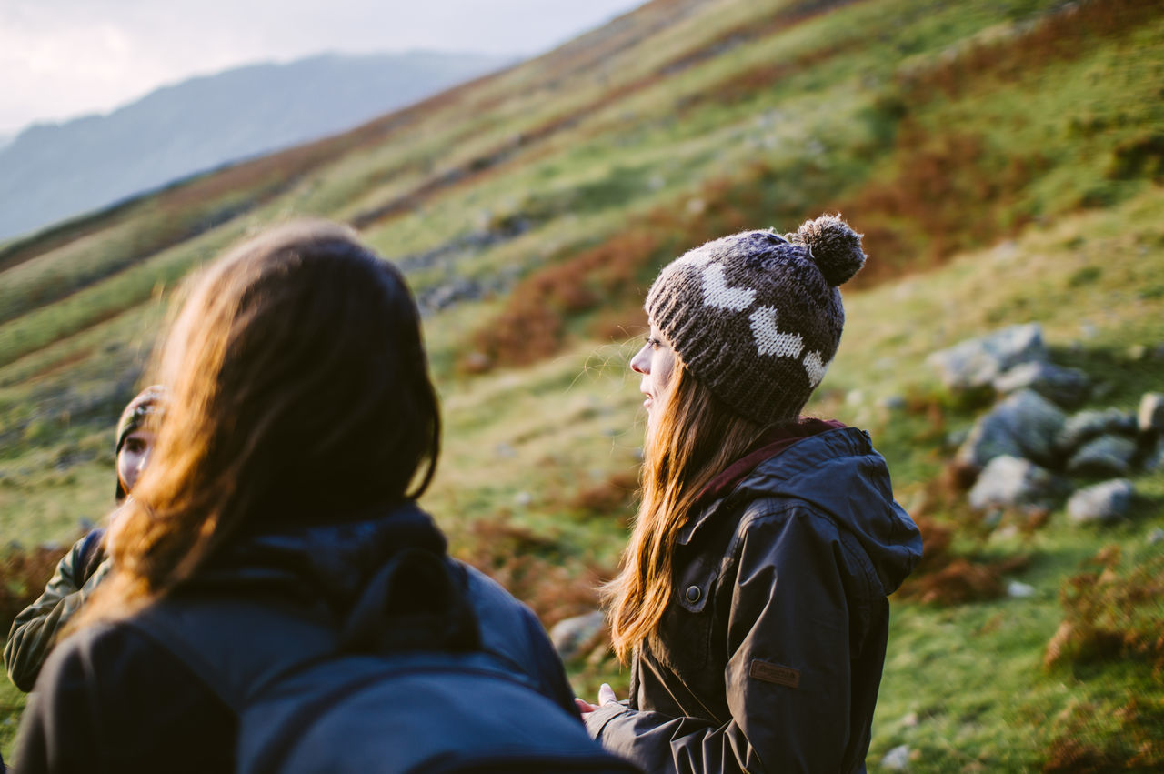 two people, rear view, real people, outdoors, women, warm clothing, leisure activity, headshot, lifestyles, togetherness, nature, day, field, landscape, friendship, bonding, beauty in nature, people, adult