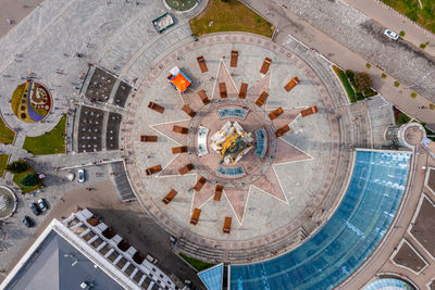Aerial view of the kyiv ukraine above maidan nezalezhnosti independence monument.