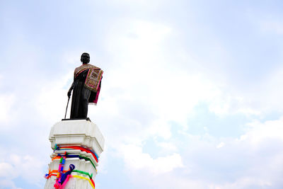  thao suranaree monument is a person in thai history as a heroine, city of nakhon ratchasima