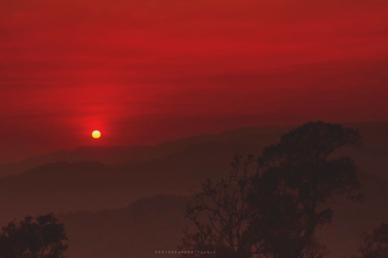 sunset, scenics, tranquil scene, mountain, tranquility, beauty in nature, silhouette, mountain range, idyllic, orange color, nature, sky, landscape, tree, sun, majestic, non-urban scene, outdoors, remote, dusk