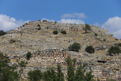 View of old ruin building against cloudy sky