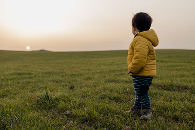 Child looking at the sun