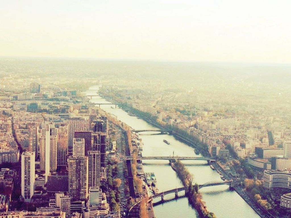 architecture, cityscape, built structure, building exterior, city, high angle view, aerial view, crowded, clear sky, copy space, water, sea, capital cities, residential district, travel destinations, city life, river, travel, sky, famous place