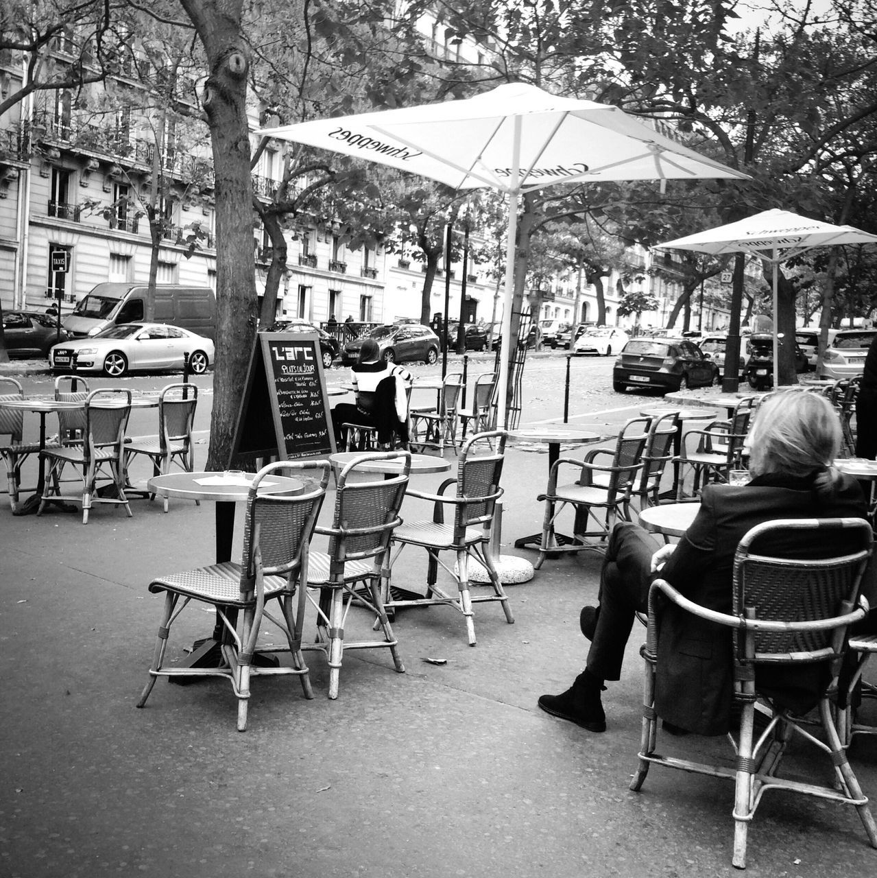 chair, table, bench, empty, sidewalk cafe, tree, relaxation, absence, sitting, seat, restaurant, lifestyles, day, leisure activity, cafe, outdoors, built structure, childhood