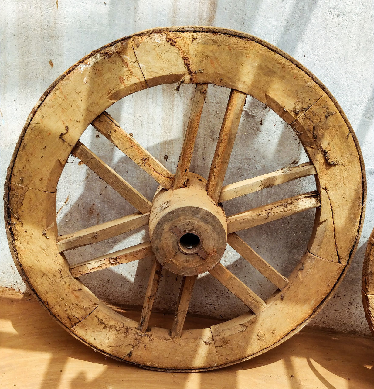 CLOSE-UP OF OLD RUSTY WHEEL