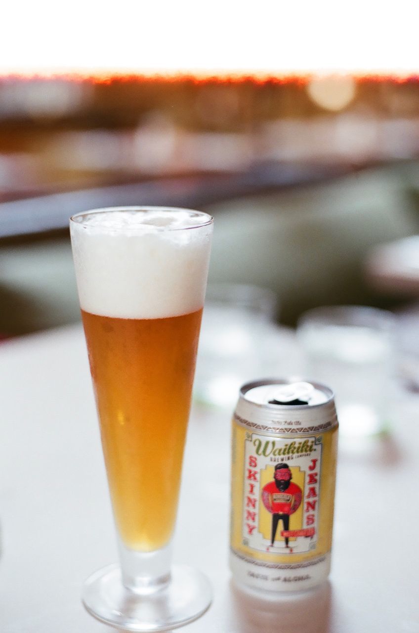 CLOSE-UP OF BEER IN GLASS