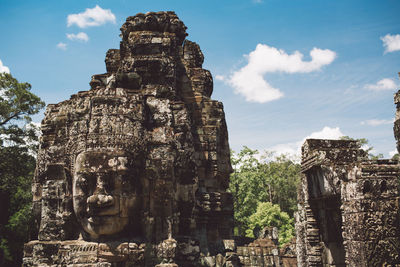 Statue of temple against sky