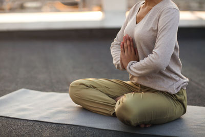 Midsection of woman sitting on table