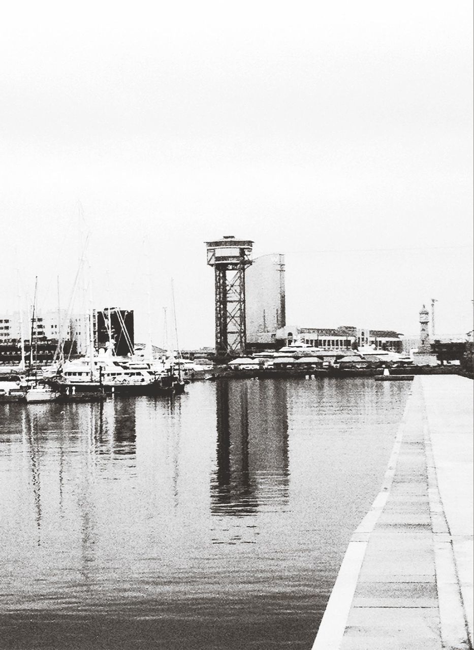 nautical vessel, water, transportation, moored, clear sky, mode of transport, boat, harbor, copy space, pier, built structure, mast, sea, sky, day, river, in a row, architecture, sailboat, outdoors