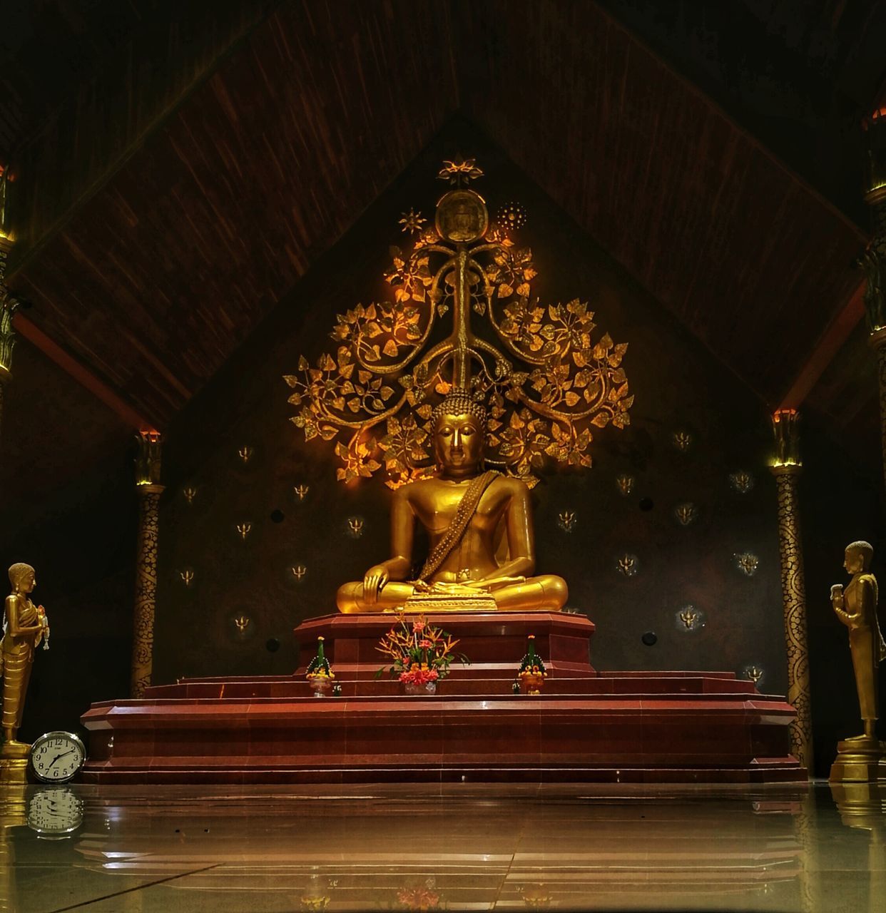 STATUE OF BUDDHA IN TEMPLE