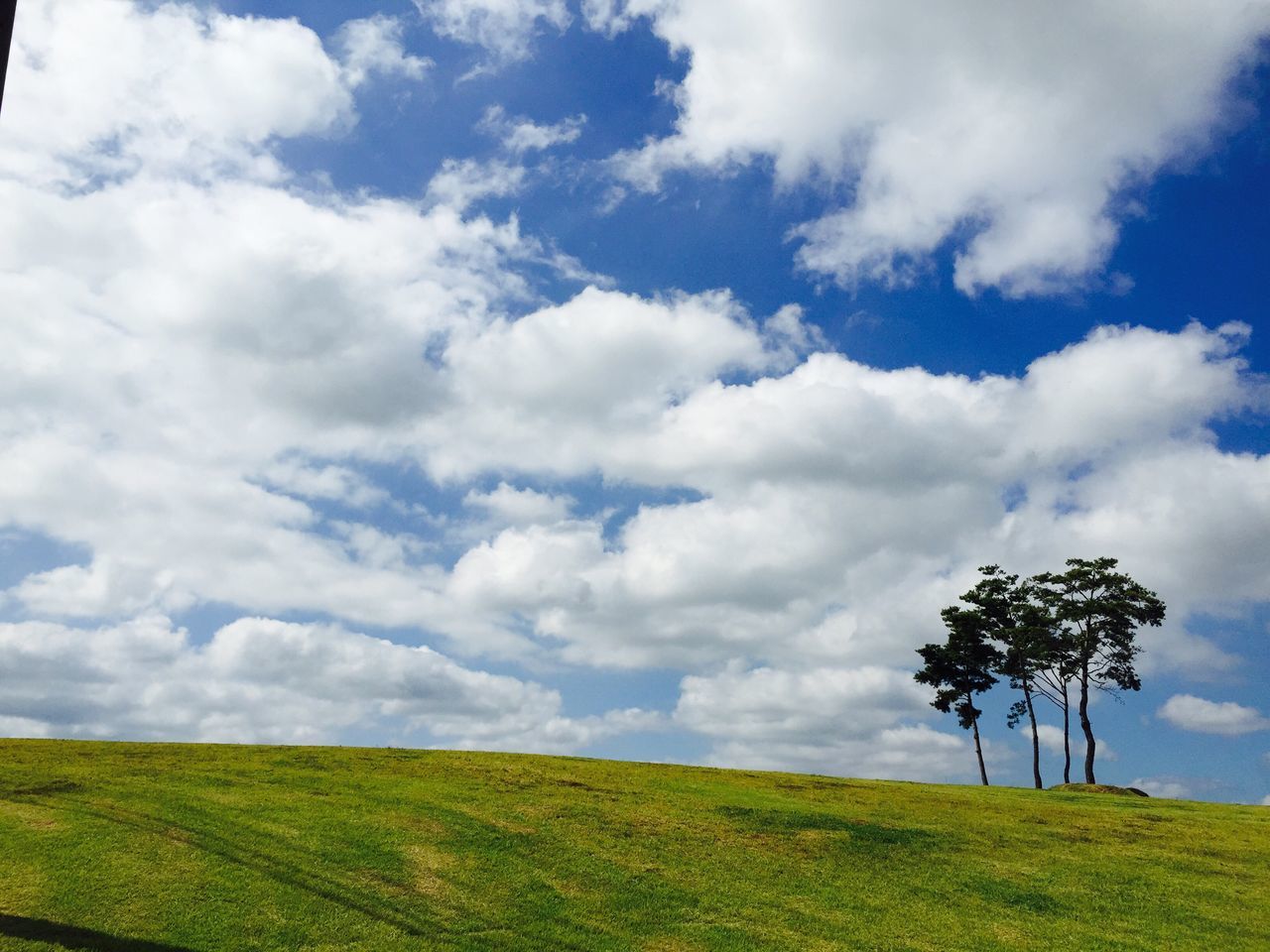 SCENIC VIEW OF LANDSCAPE AGAINST CLOUDY SKY