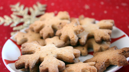 Close-up of gingerbread cookies in plate