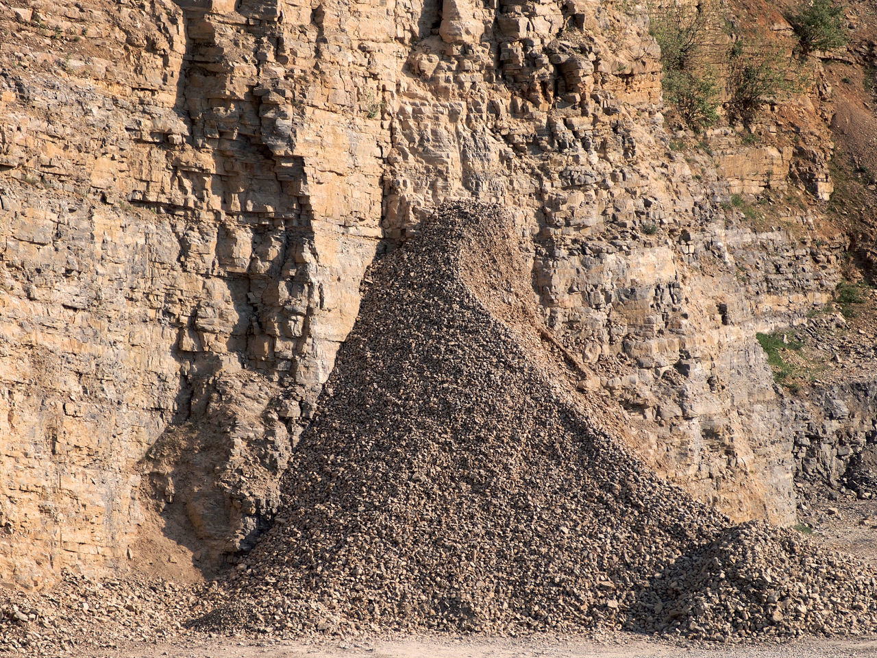 FULL FRAME SHOT OF ROCK FORMATION ON LAND