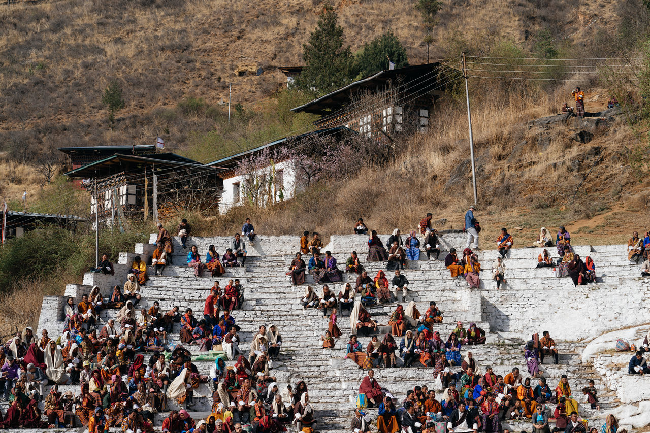 crowd, large group of people, group of people, real people, architecture, high angle view, day, built structure, lifestyles, men, leisure activity, women, tree, travel destinations, building exterior, tourism, nature, travel, water, outdoors