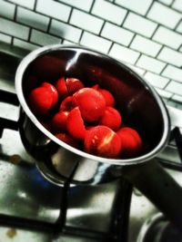 Close-up of cherries in bowl