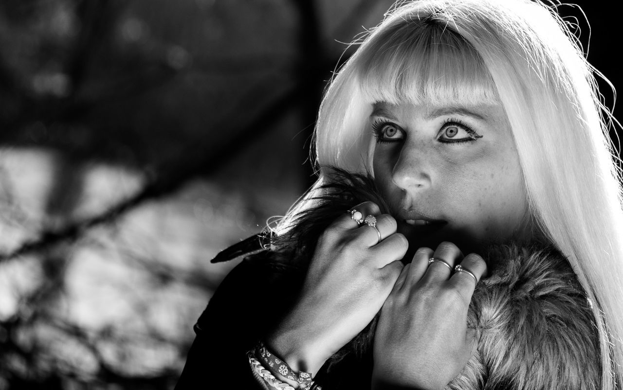 person, young adult, lifestyles, headshot, leisure activity, portrait, young women, looking at camera, focus on foreground, front view, smiling, close-up, contemplation, head and shoulders, casual clothing