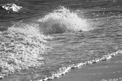 Waves splashing in sea