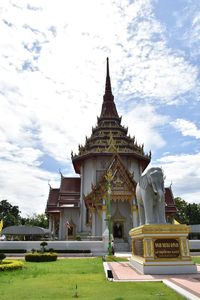 Elephant statue at chantharangsi temple against sky