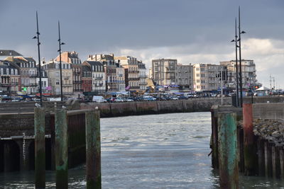 Buildings by sea against sky in city