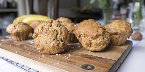 Close-up of bread on cutting board