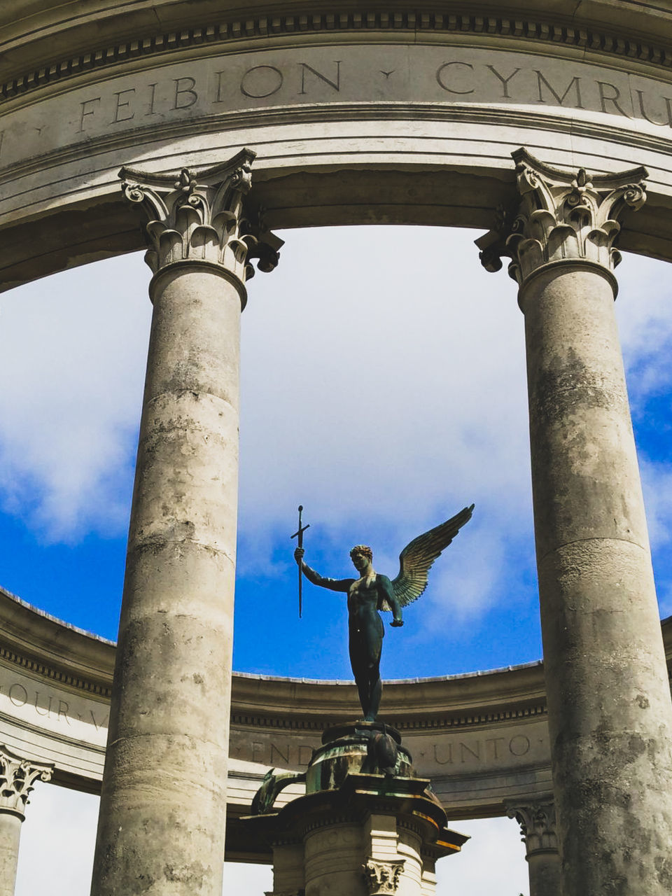 LOW ANGLE VIEW OF STATUE AGAINST SKY