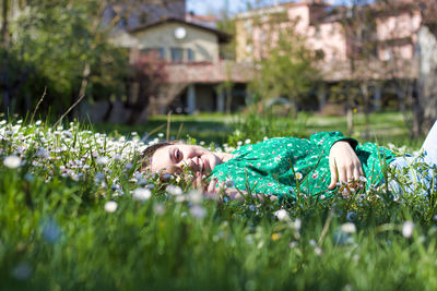 Surface level of smiling woman lying on grass