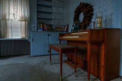 Piano in room