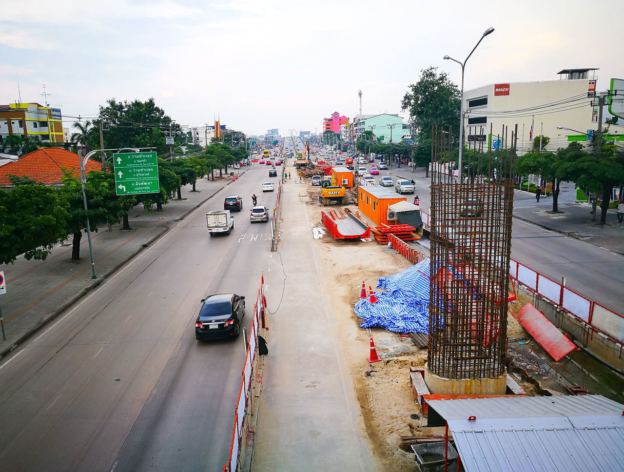 TRAFFIC ON ROAD IN CITY