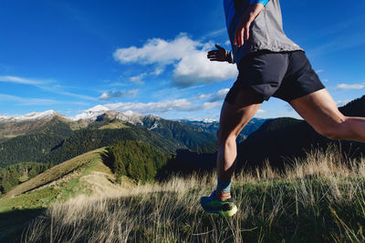 Detail of mountain runner legs during a downhill workout