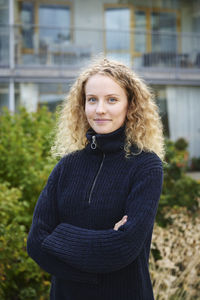 Smiling woman looking at camera