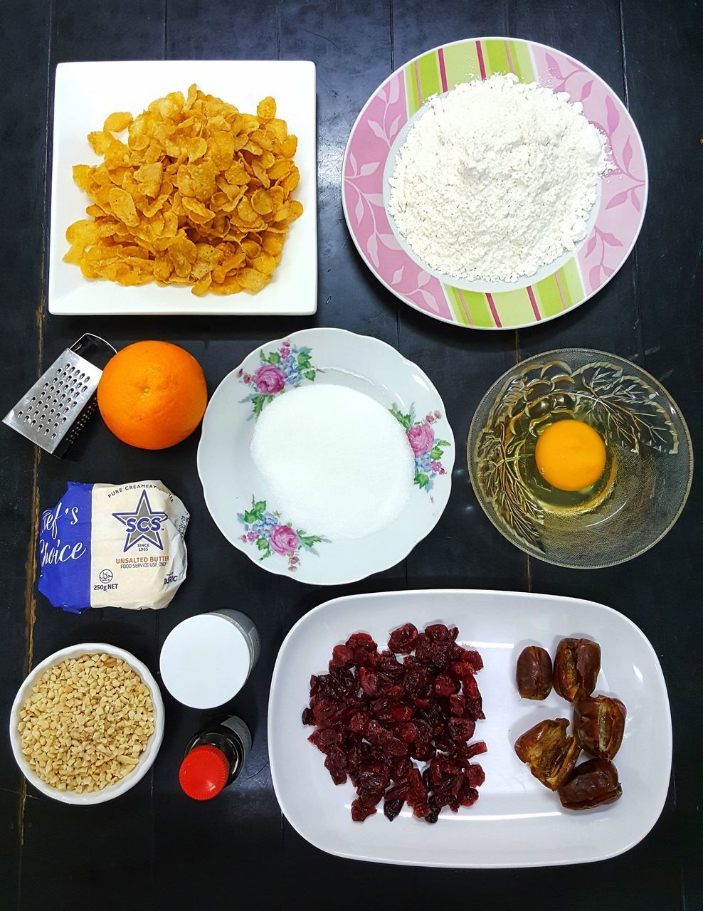 HIGH ANGLE VIEW OF BREAKFAST SERVED IN PLATE