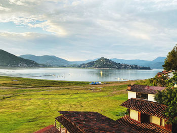 Amanecer en el lago. morning in the lake 