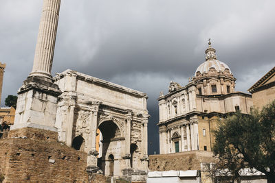 Arch of septimius severus against cloudy sky