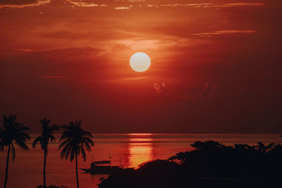 Scenic view of sea against sky during sunrise.