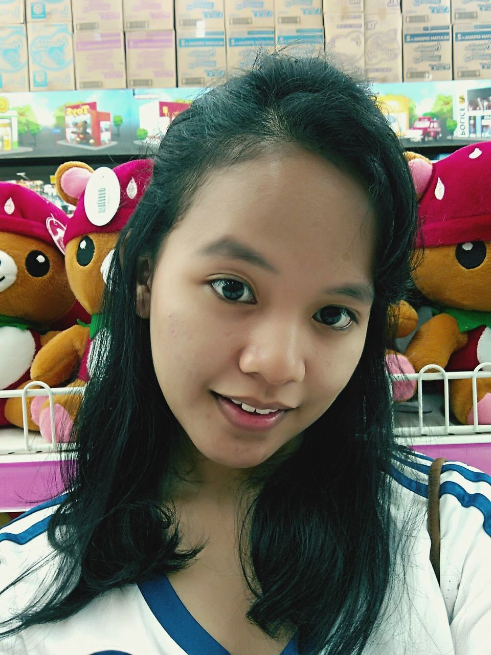 CLOSE-UP PORTRAIT OF SMILING GIRL IN INDOORS