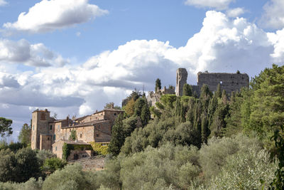 Panoramic view of historic building against sky