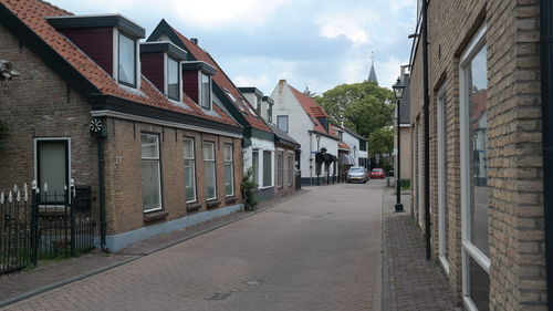 Narrow alley amidst buildings in city