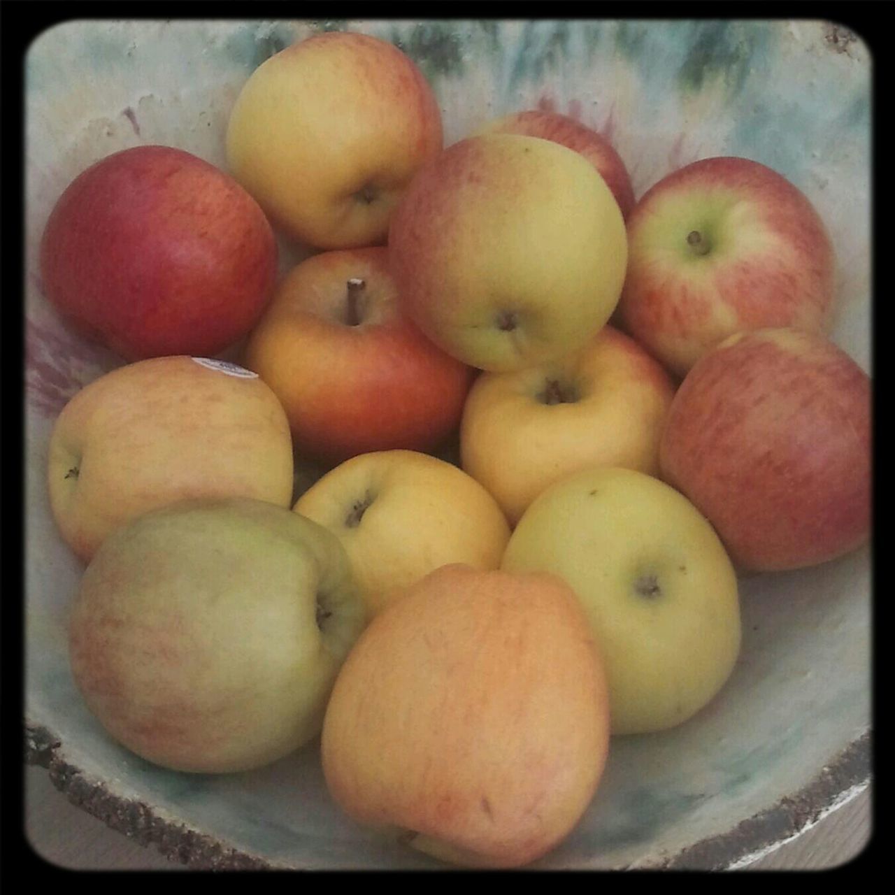 food and drink, transfer print, food, healthy eating, fruit, freshness, auto post production filter, indoors, still life, close-up, apple - fruit, ripe, organic, apple, table, large group of objects, high angle view, red, vegetable, no people