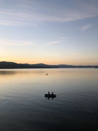 People are floating on a boat on the lake