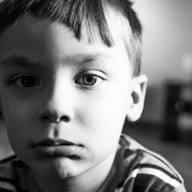 headshot, person, childhood, elementary age, close-up, looking at camera, portrait, focus on foreground, lifestyles, innocence, boys, cute, leisure activity, human face, front view, girls, indoors, head and shoulders