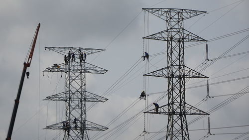 Heroic workers on duty 70m above sea level.