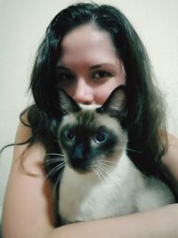 Portrait of young woman with cat