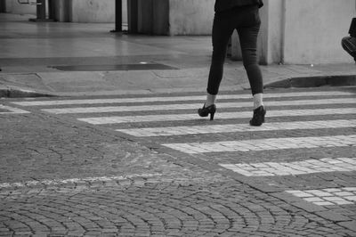 Zoom on a crosswalk in a city