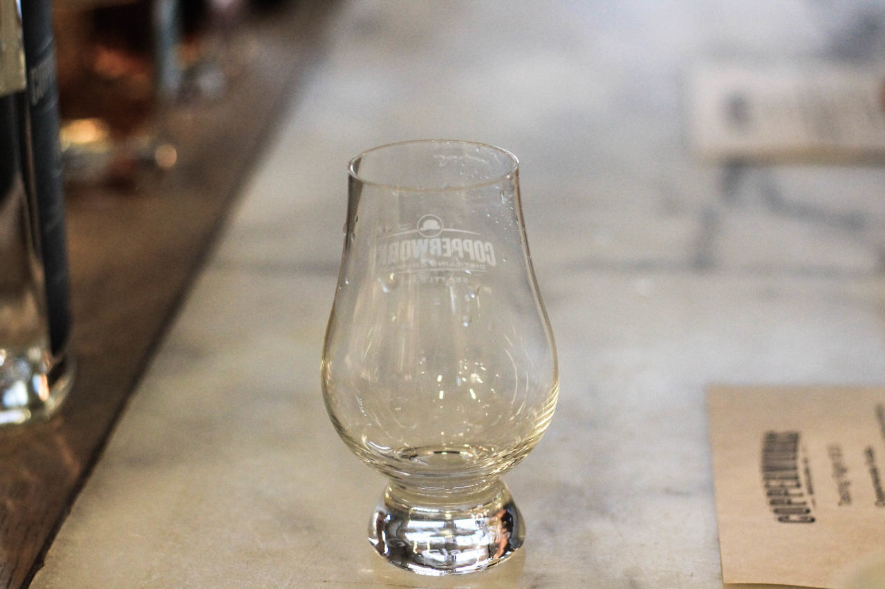 CLOSE-UP OF BEER GLASS WITH REFLECTION